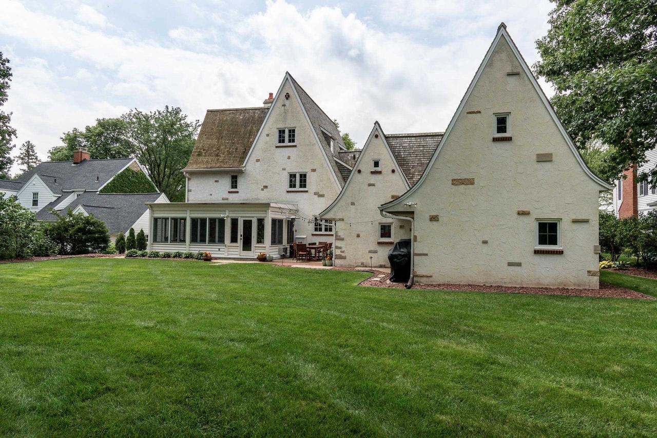 324 Lakewood Boulevard