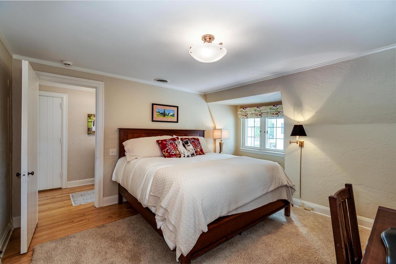 324 Lakewood Boulevard