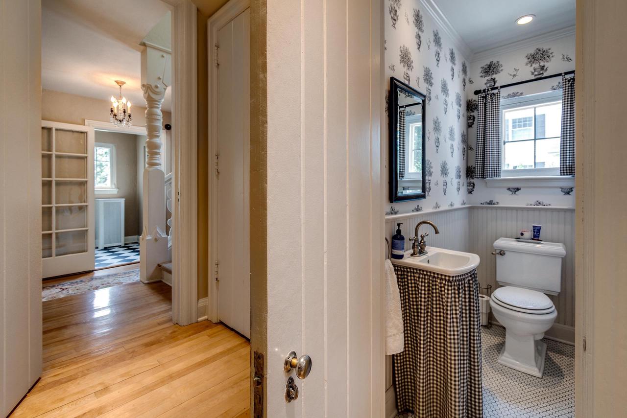 324 Lakewood Boulevard