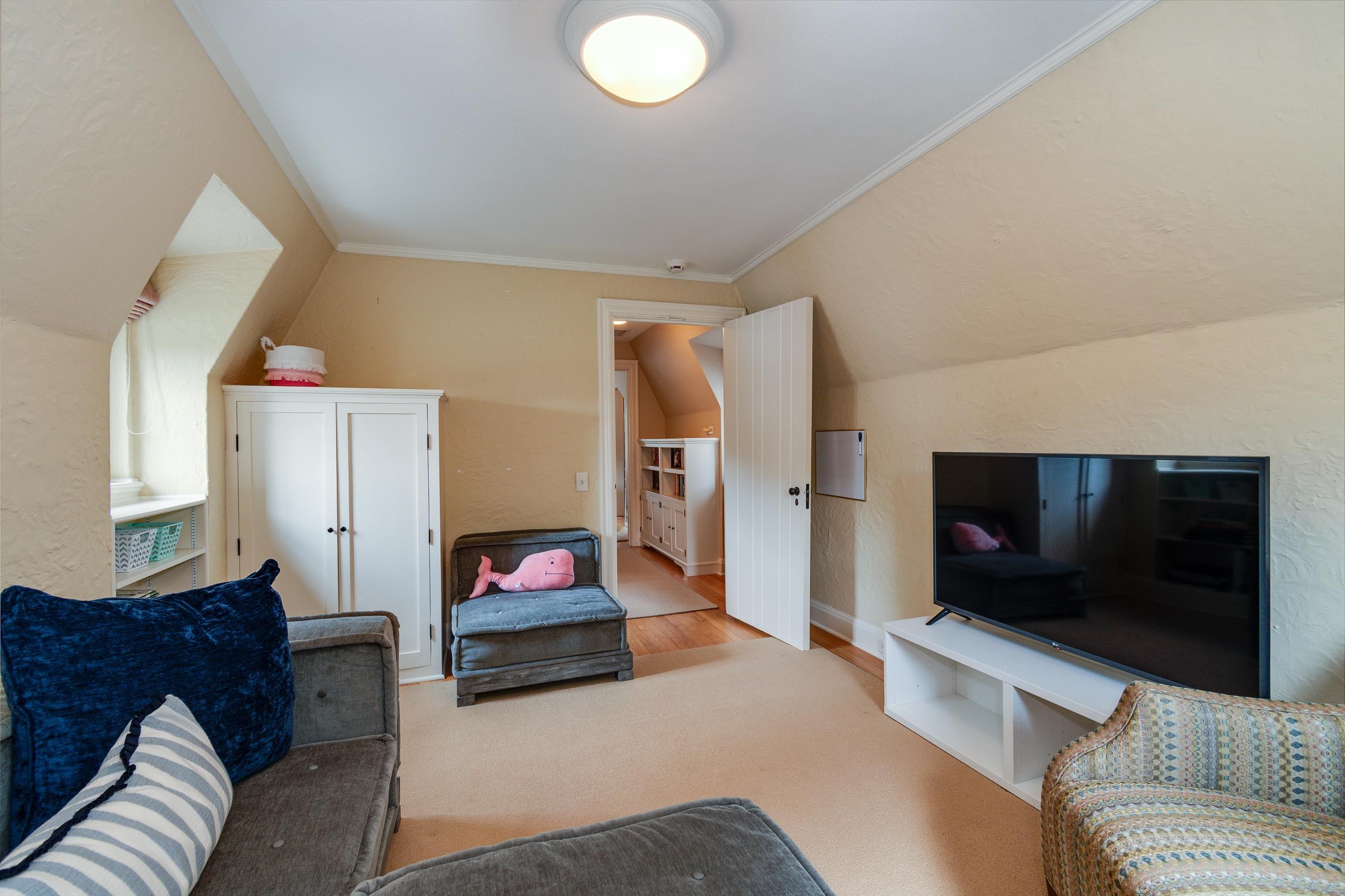 324 Lakewood Boulevard