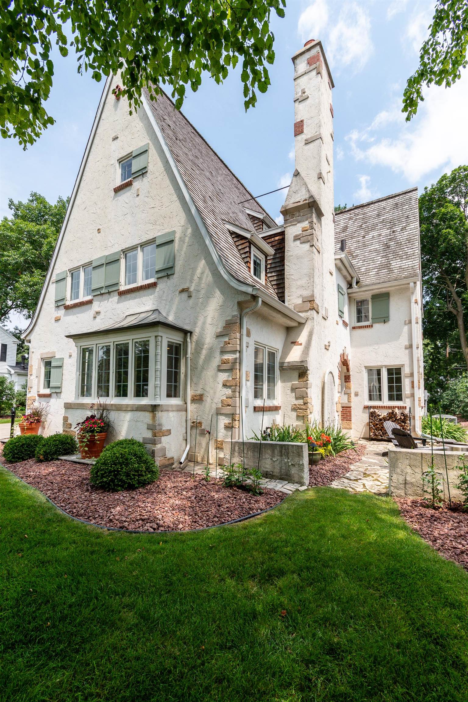 324 Lakewood Boulevard