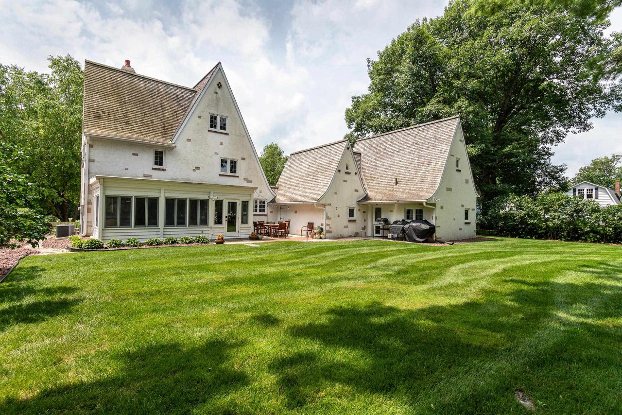 324 Lakewood Boulevard