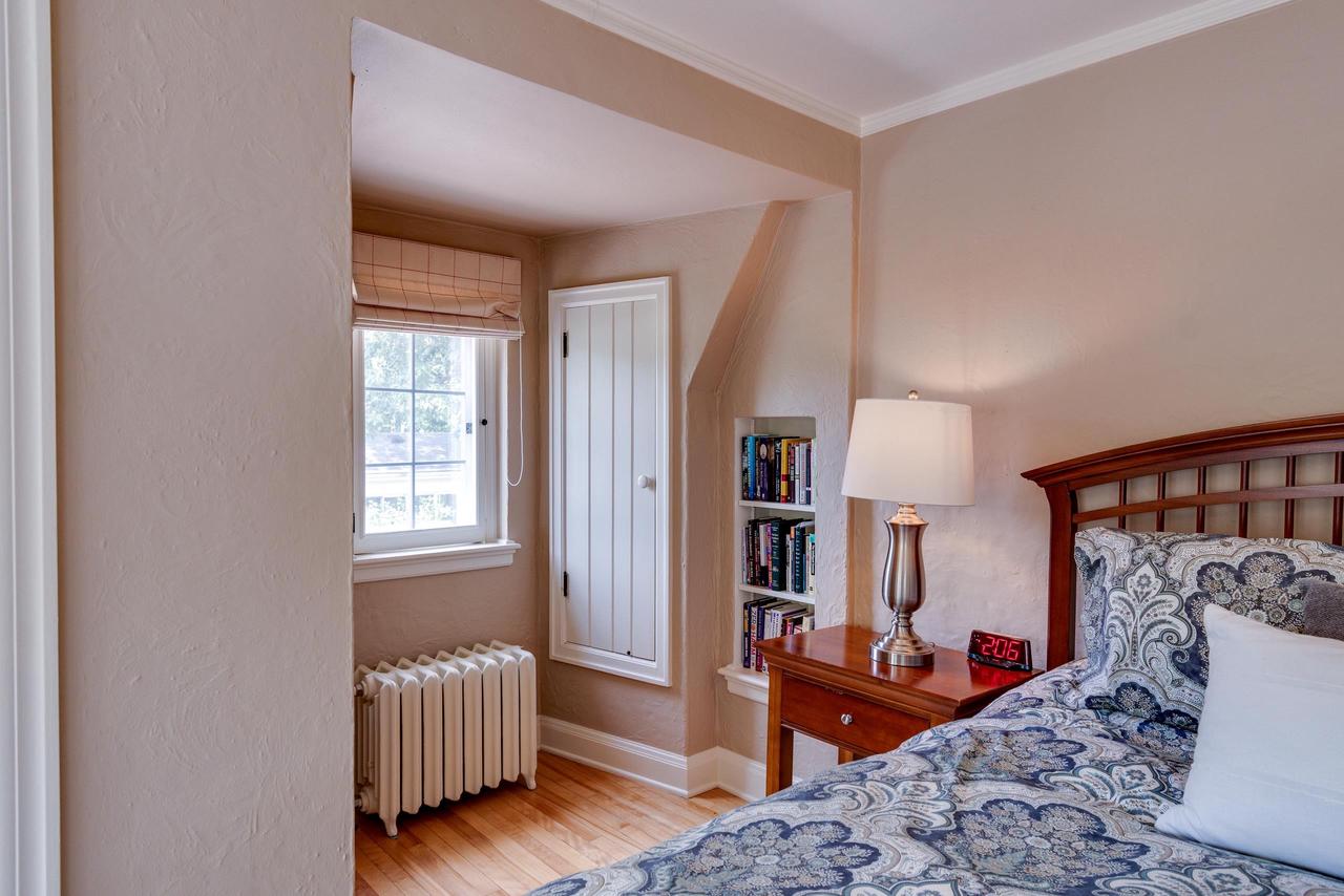 324 Lakewood Boulevard