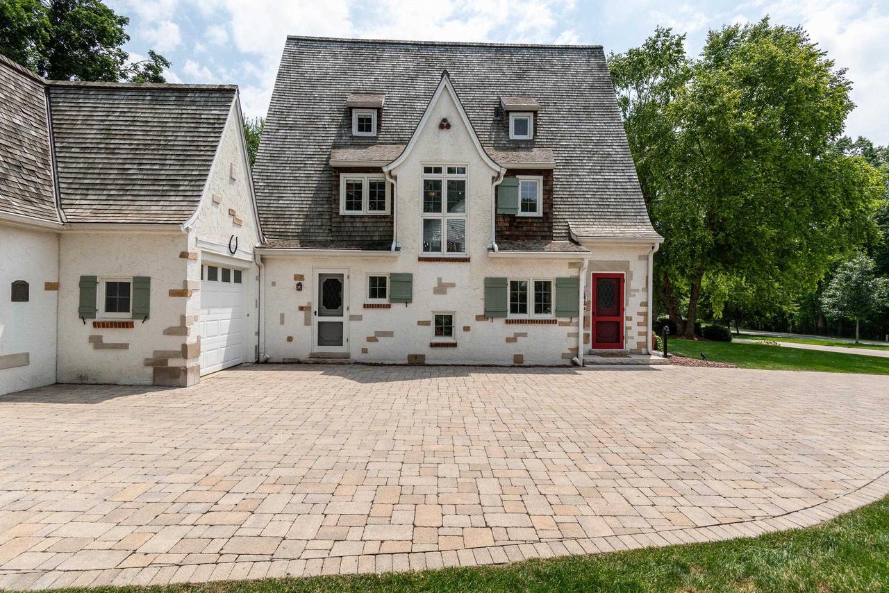 324 Lakewood Boulevard