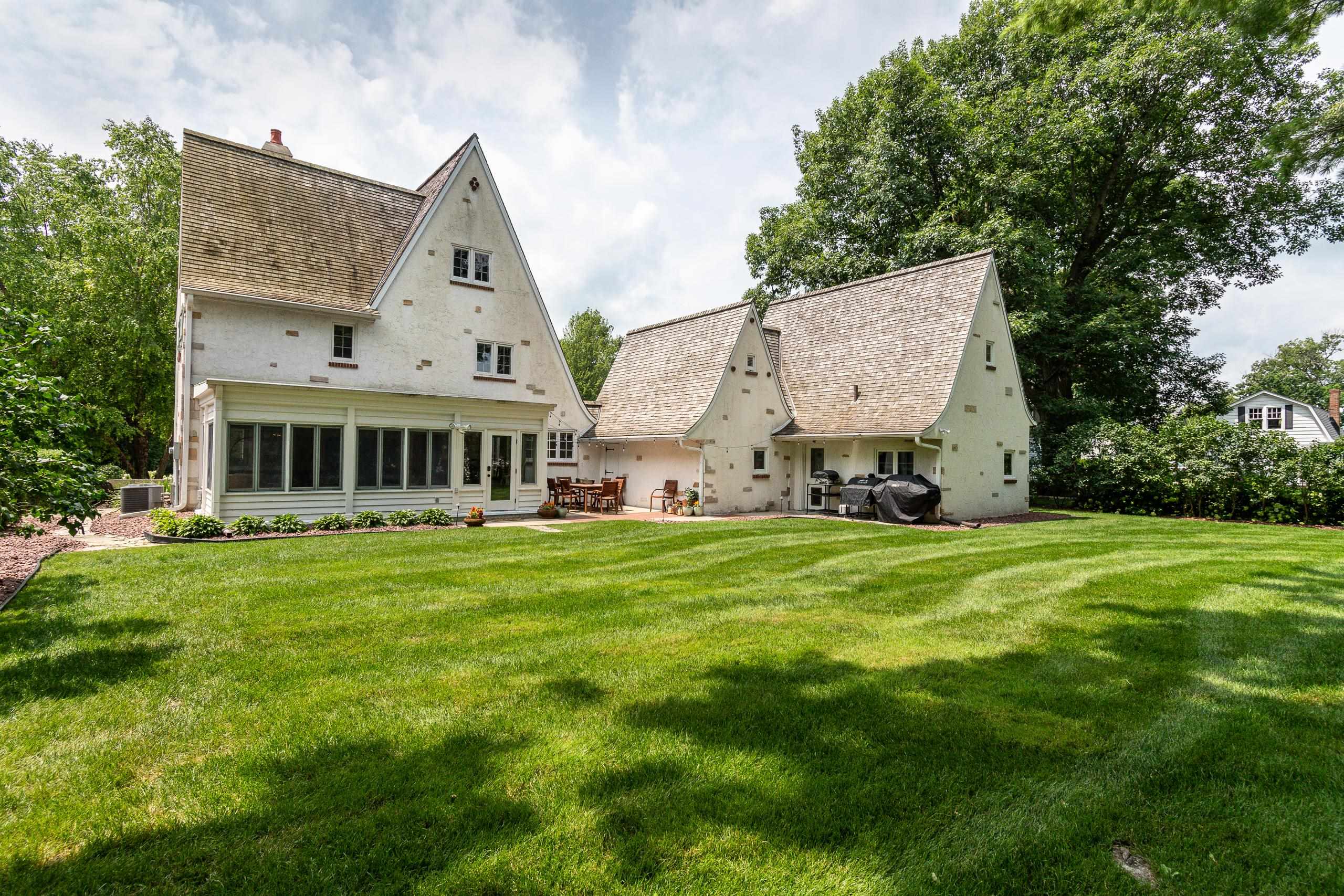 324 Lakewood Boulevard