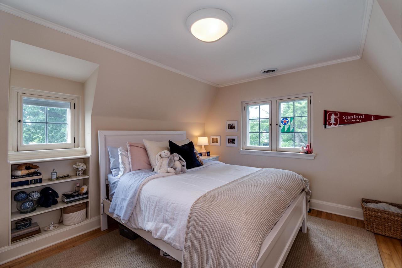 324 Lakewood Boulevard