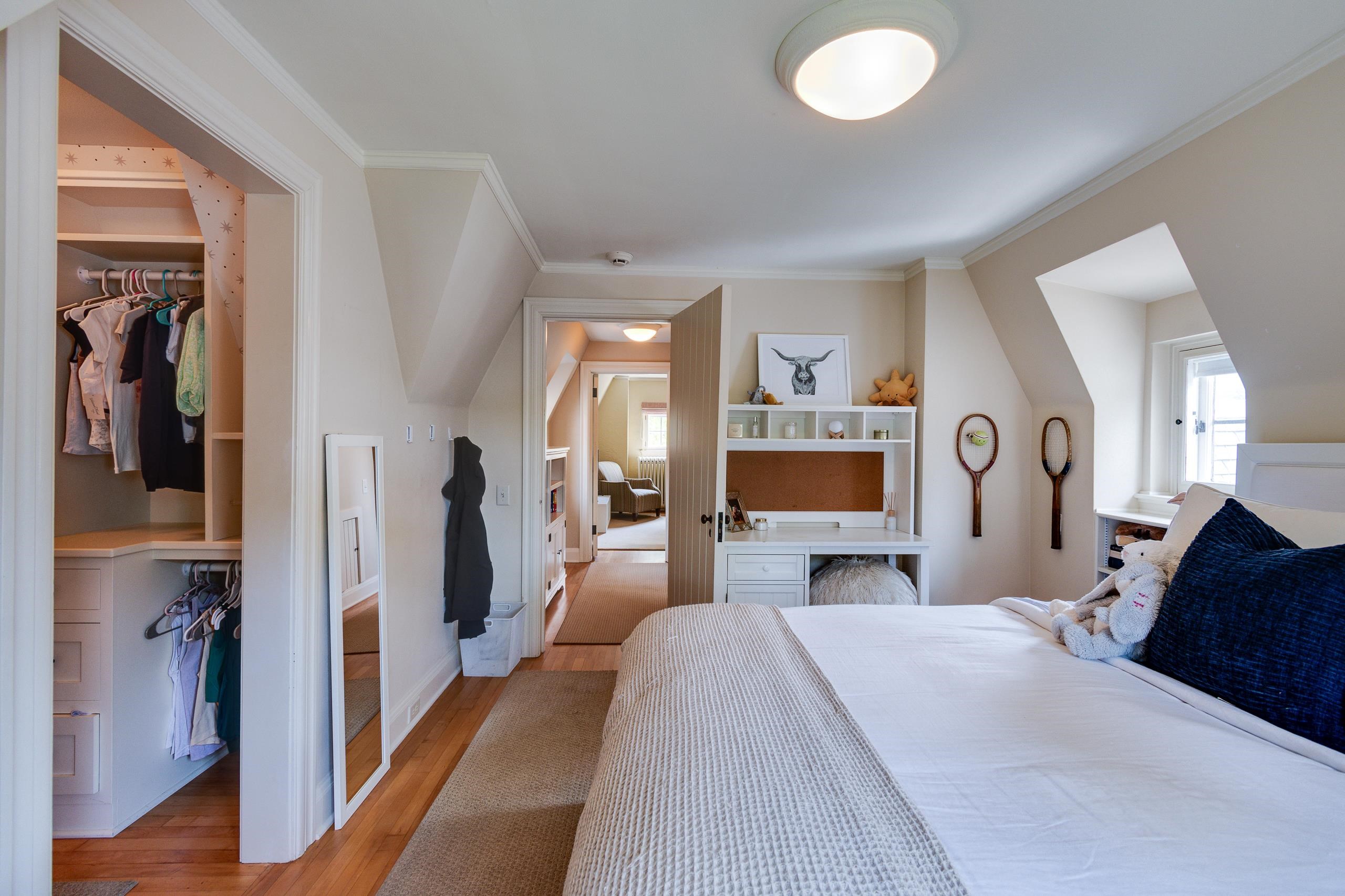 324 Lakewood Boulevard