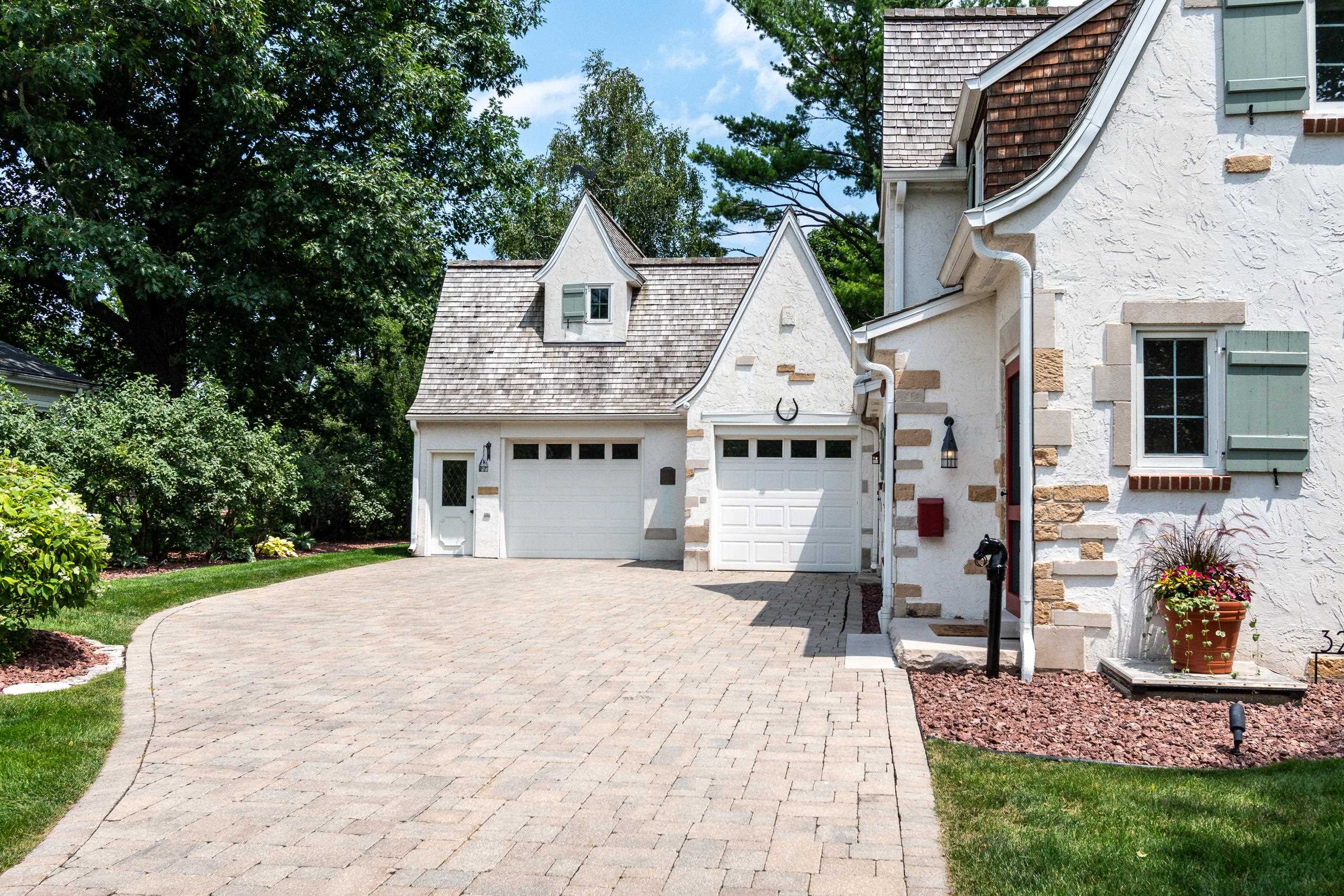 324 Lakewood Boulevard