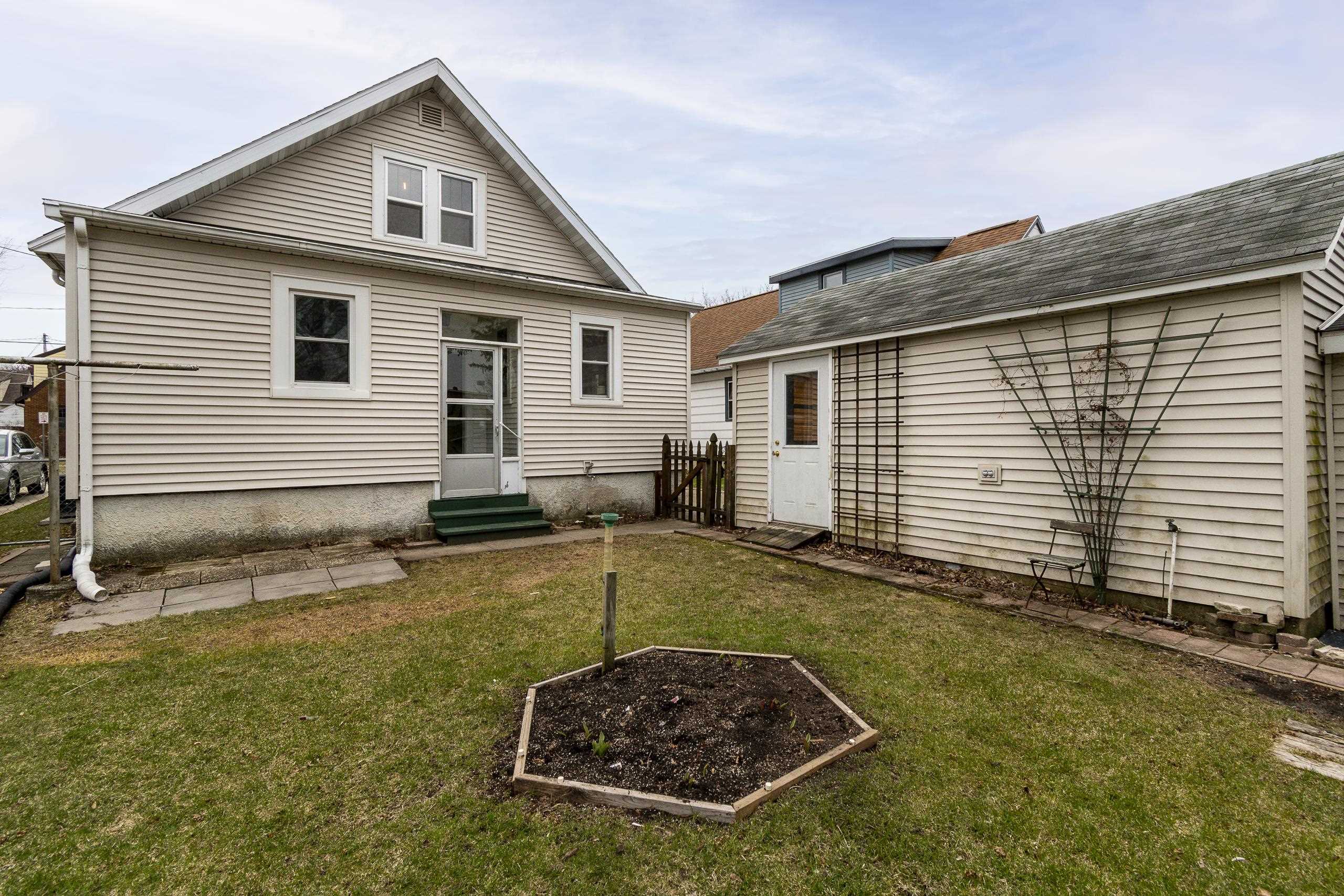 2018 E Mifflin Street