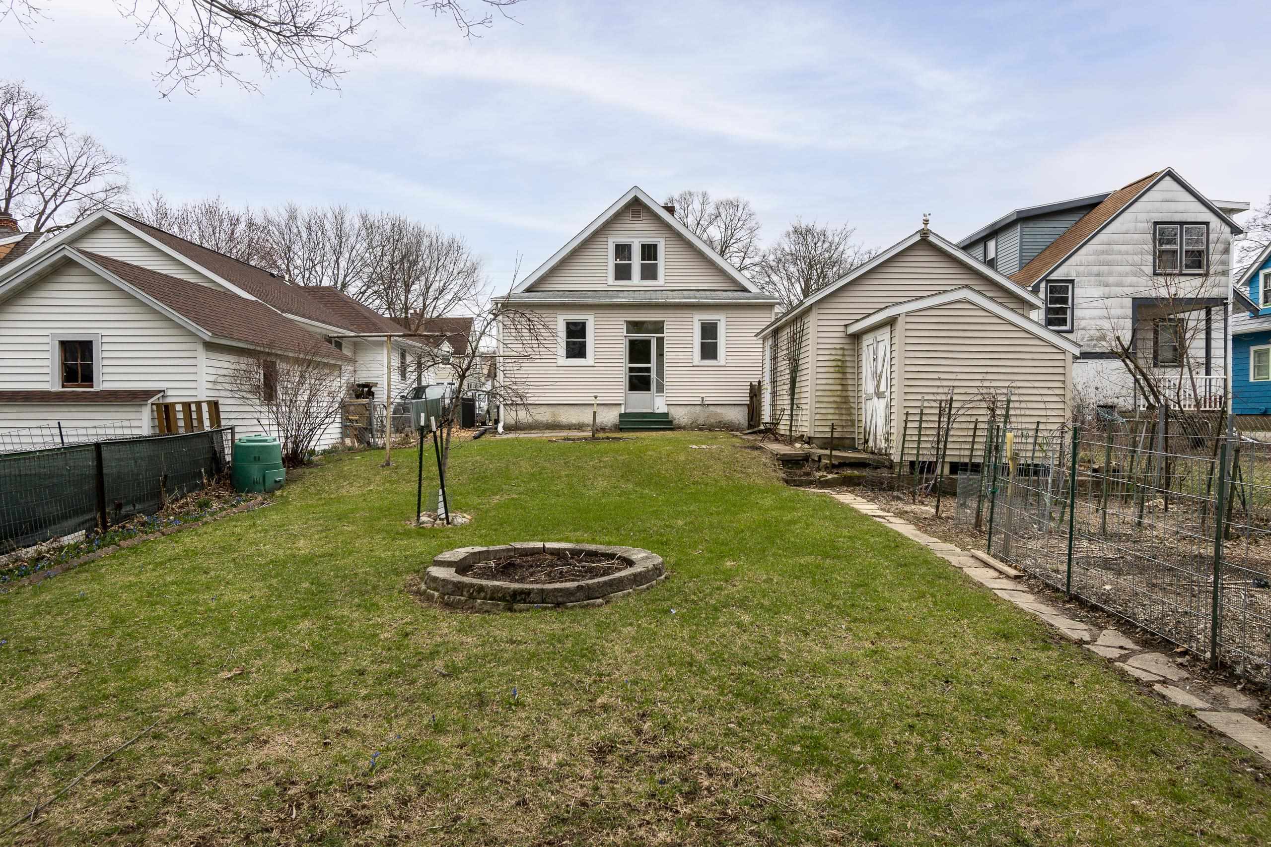 2018 E Mifflin Street