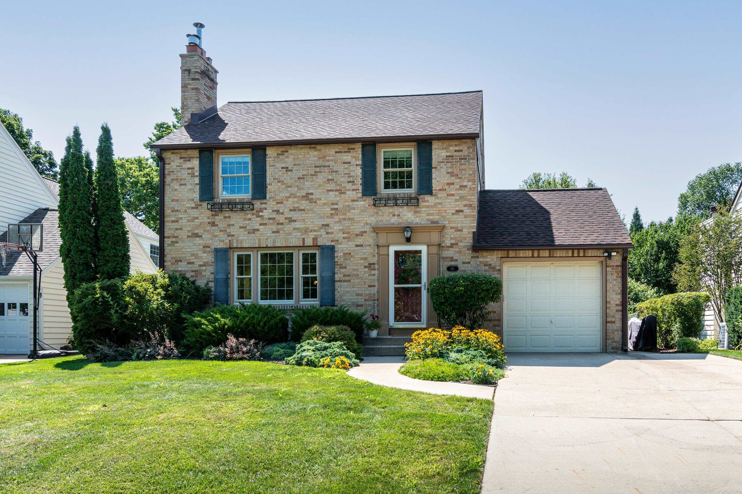 151 Lakewood Boulevard