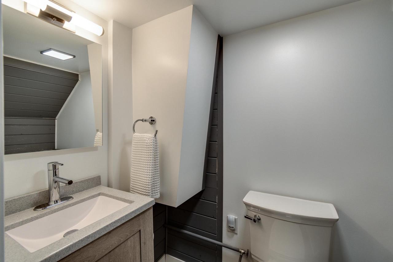 151 Lakewood Boulevard