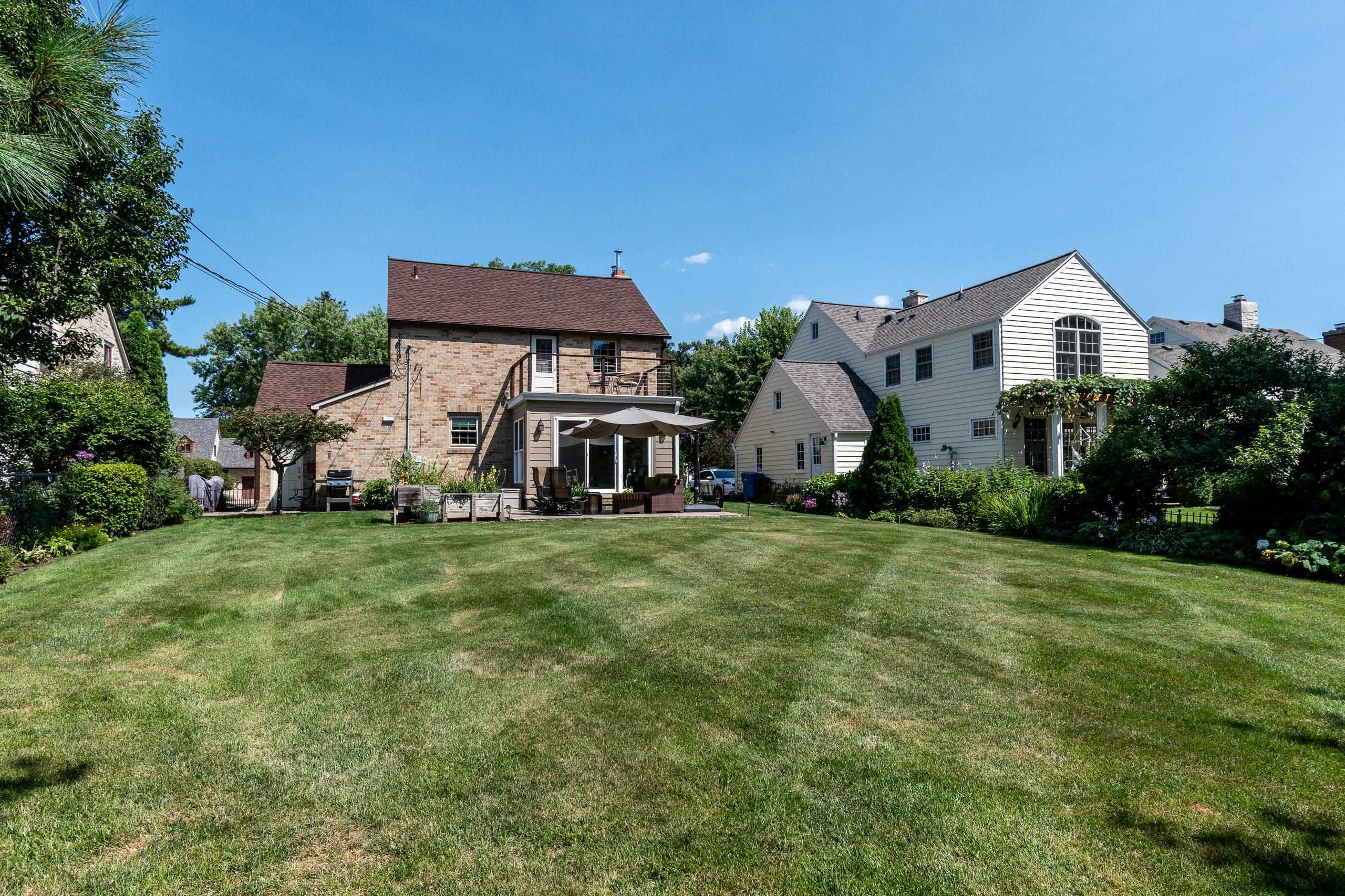 151 Lakewood Boulevard