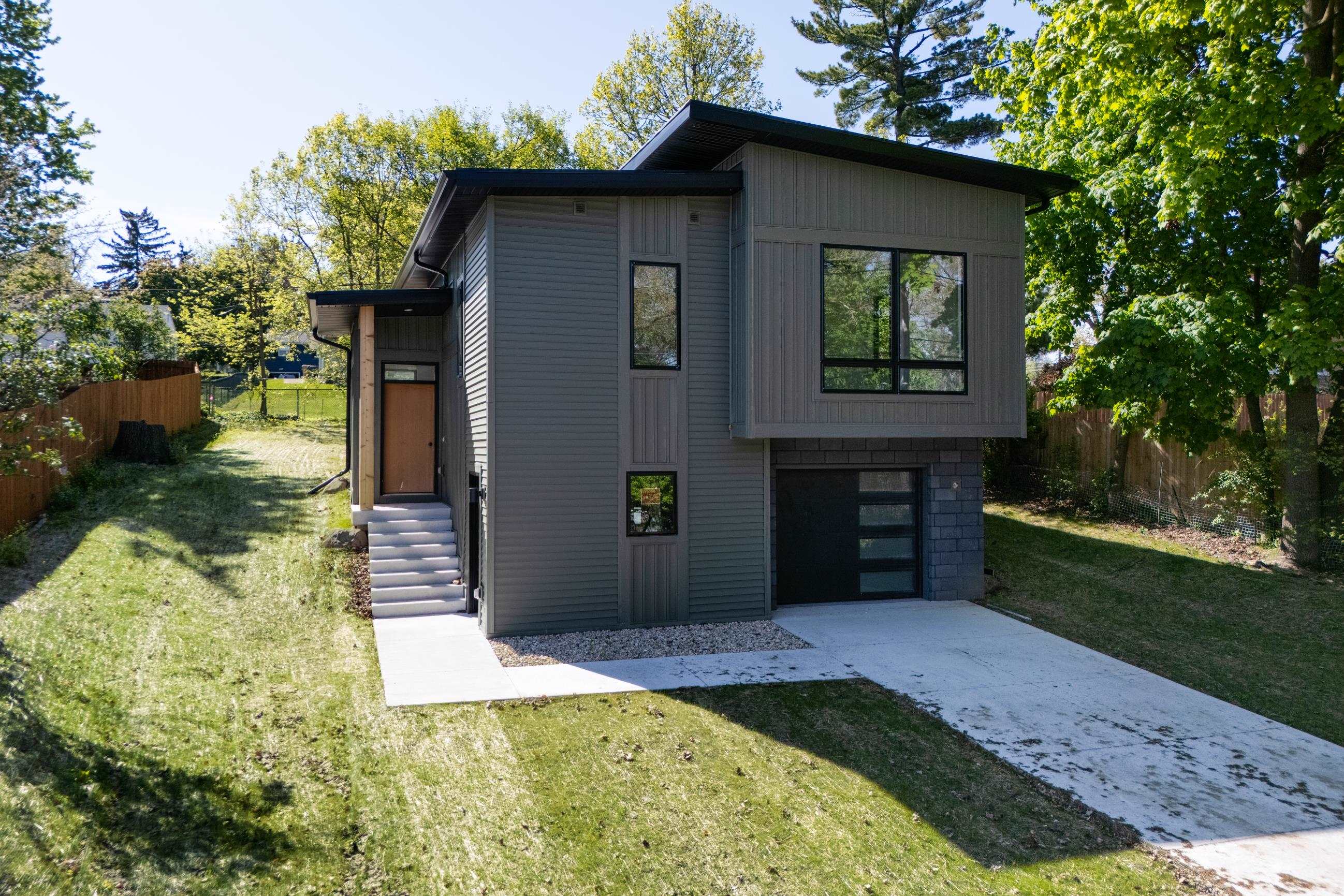 105 E Lakeview Avenue