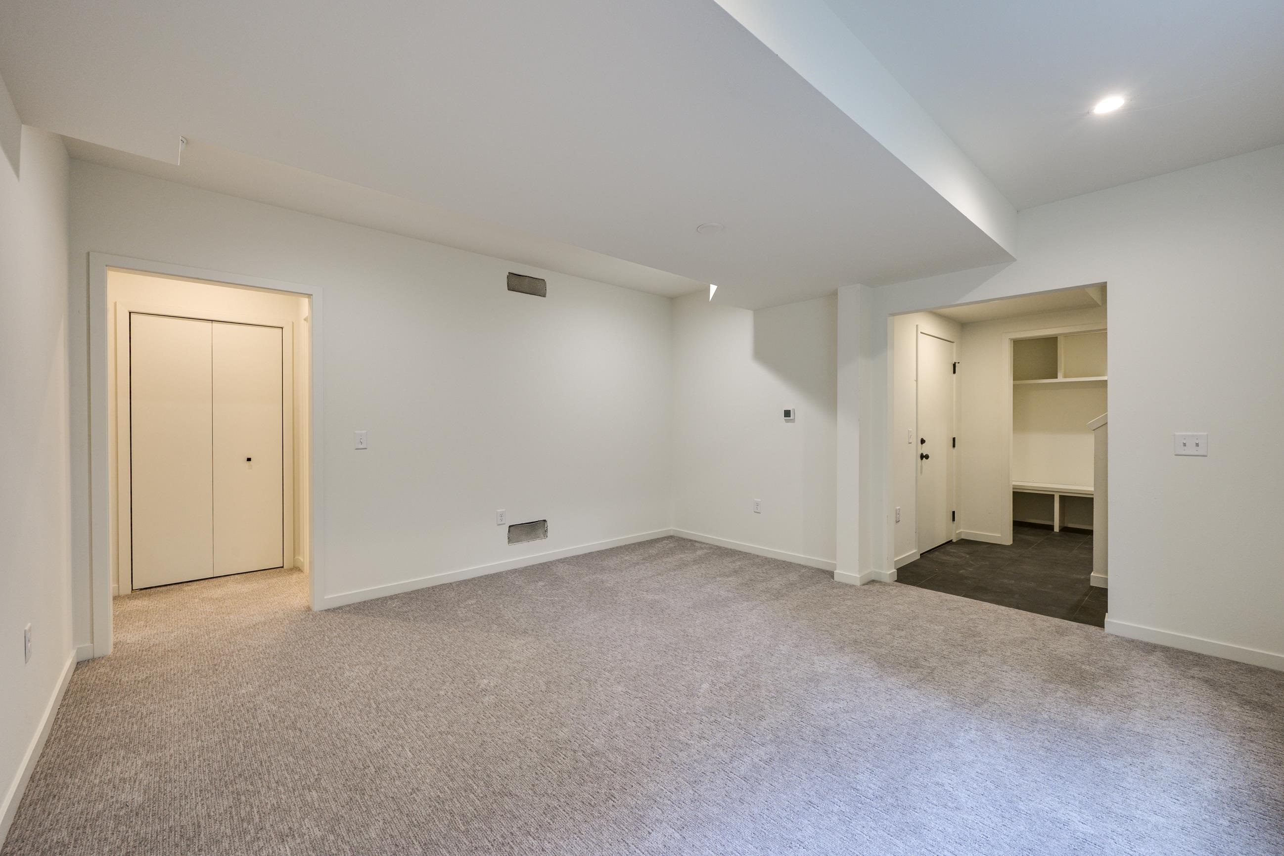 105 E Lakeview Avenue