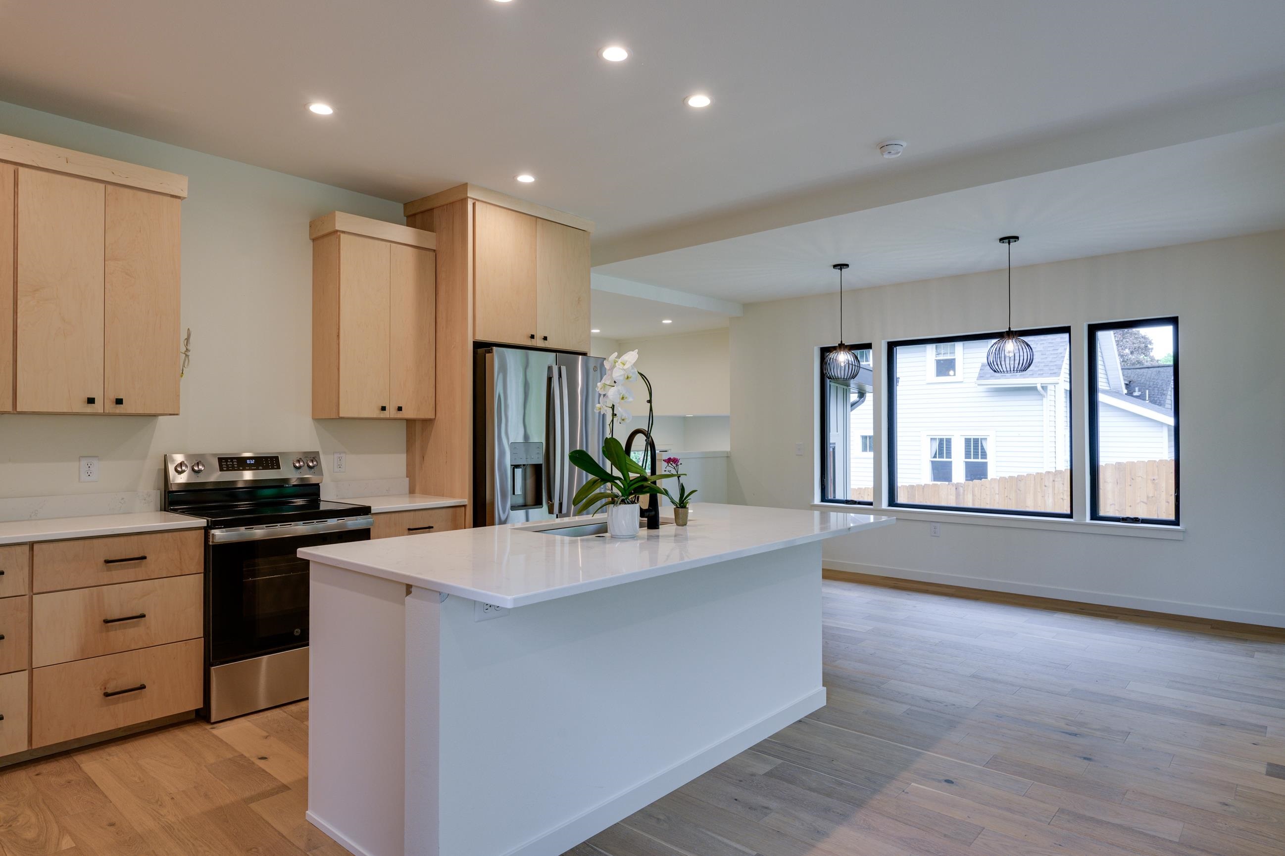 105 E Lakeview Avenue