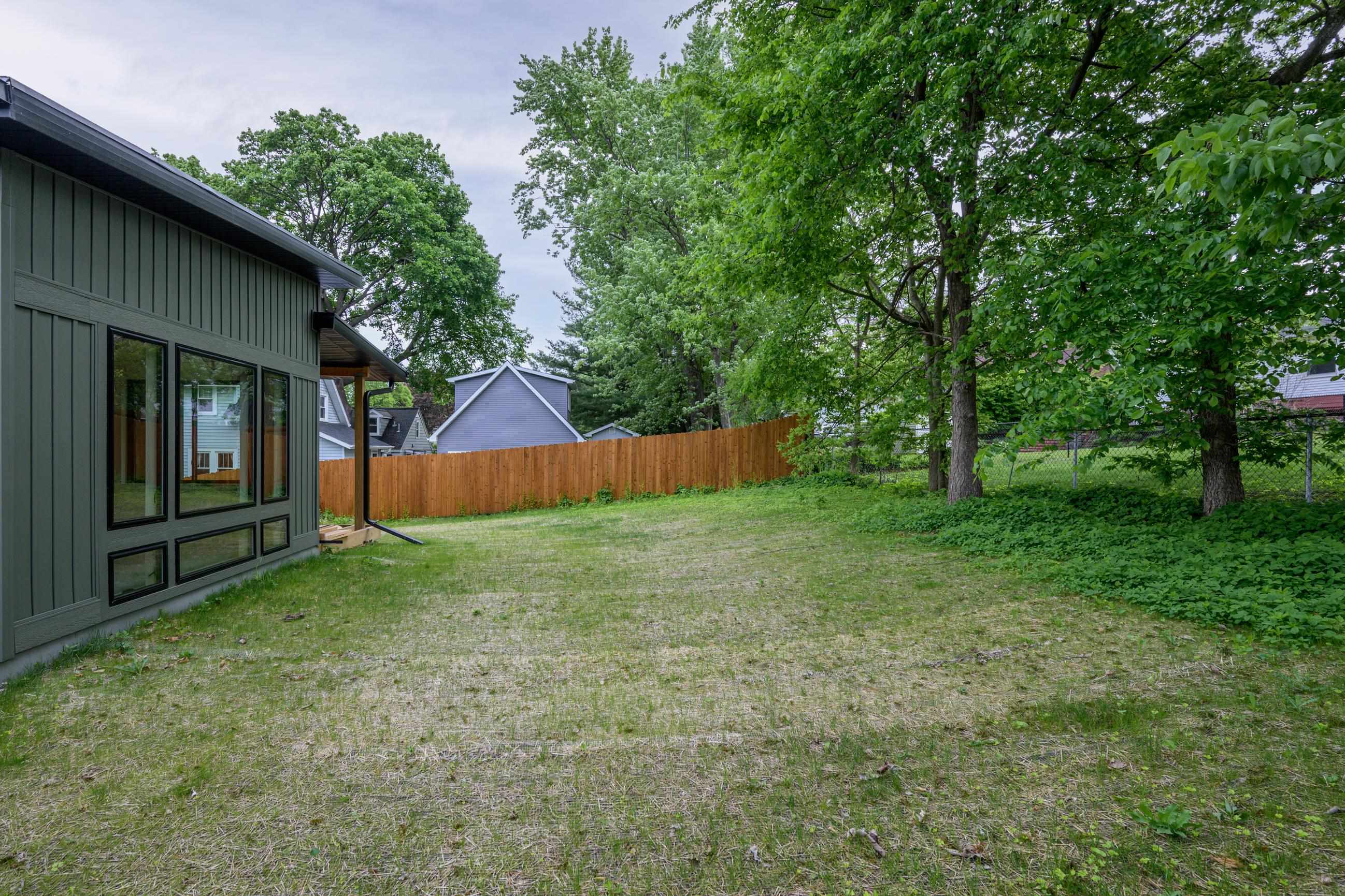 105 E Lakeview Avenue