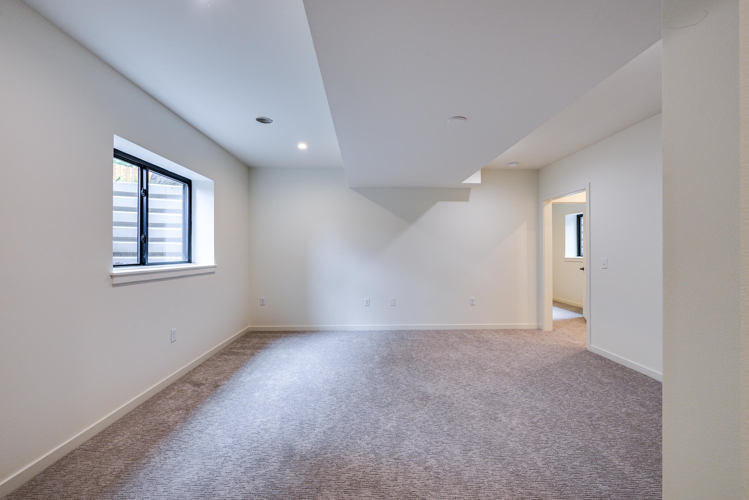 105 E Lakeview Avenue