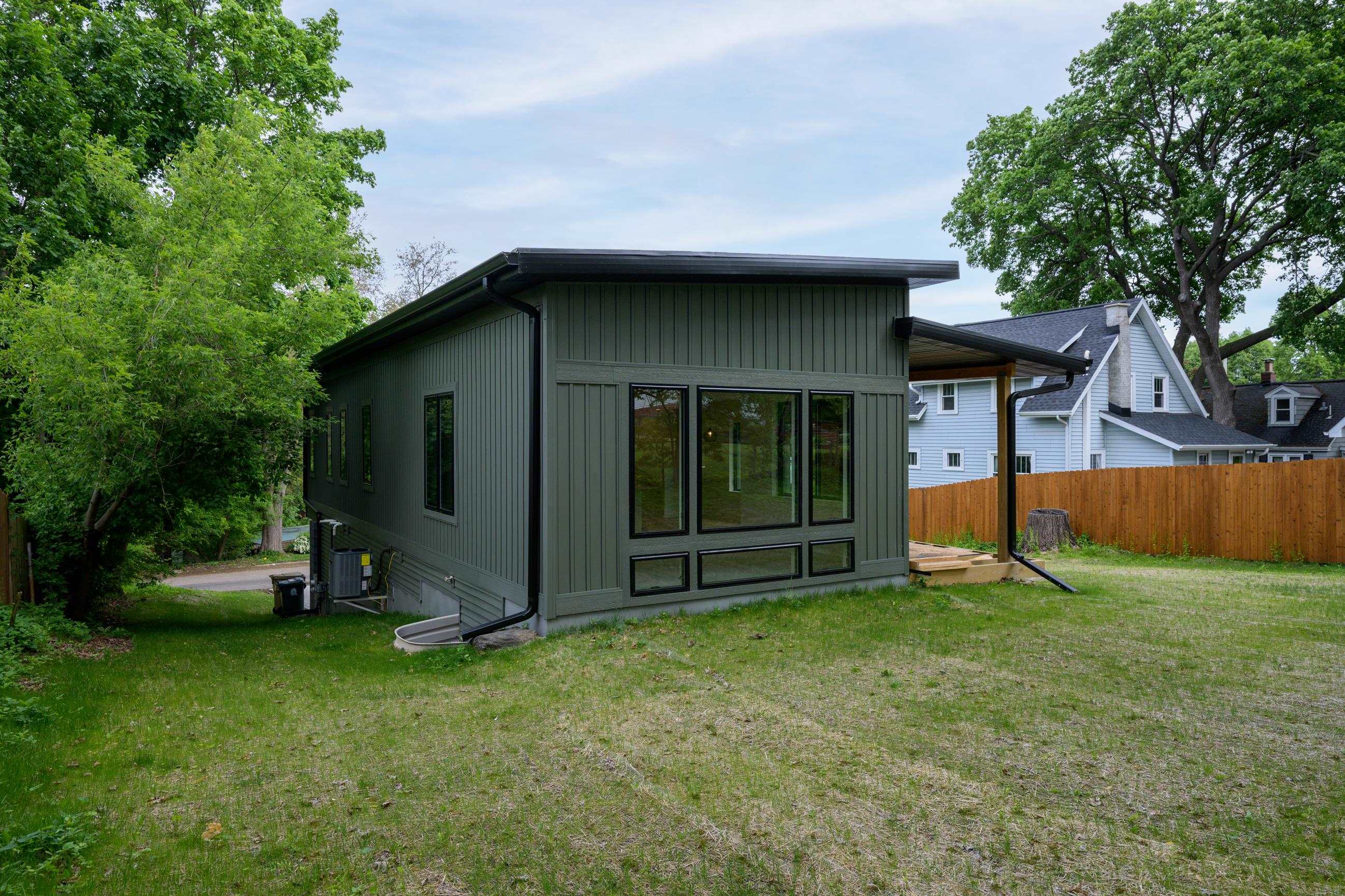 105 E Lakeview Avenue