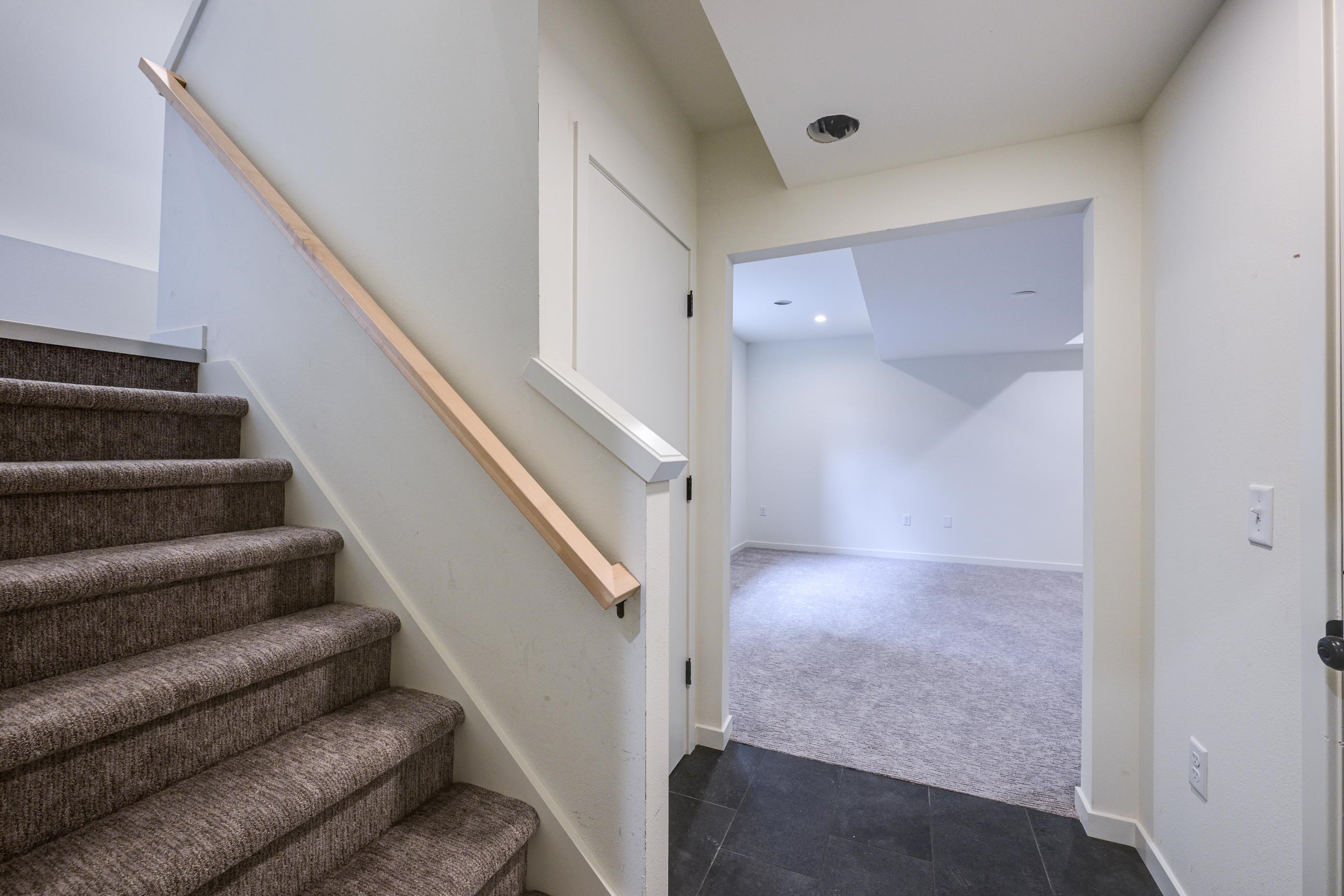 105 E Lakeview Avenue