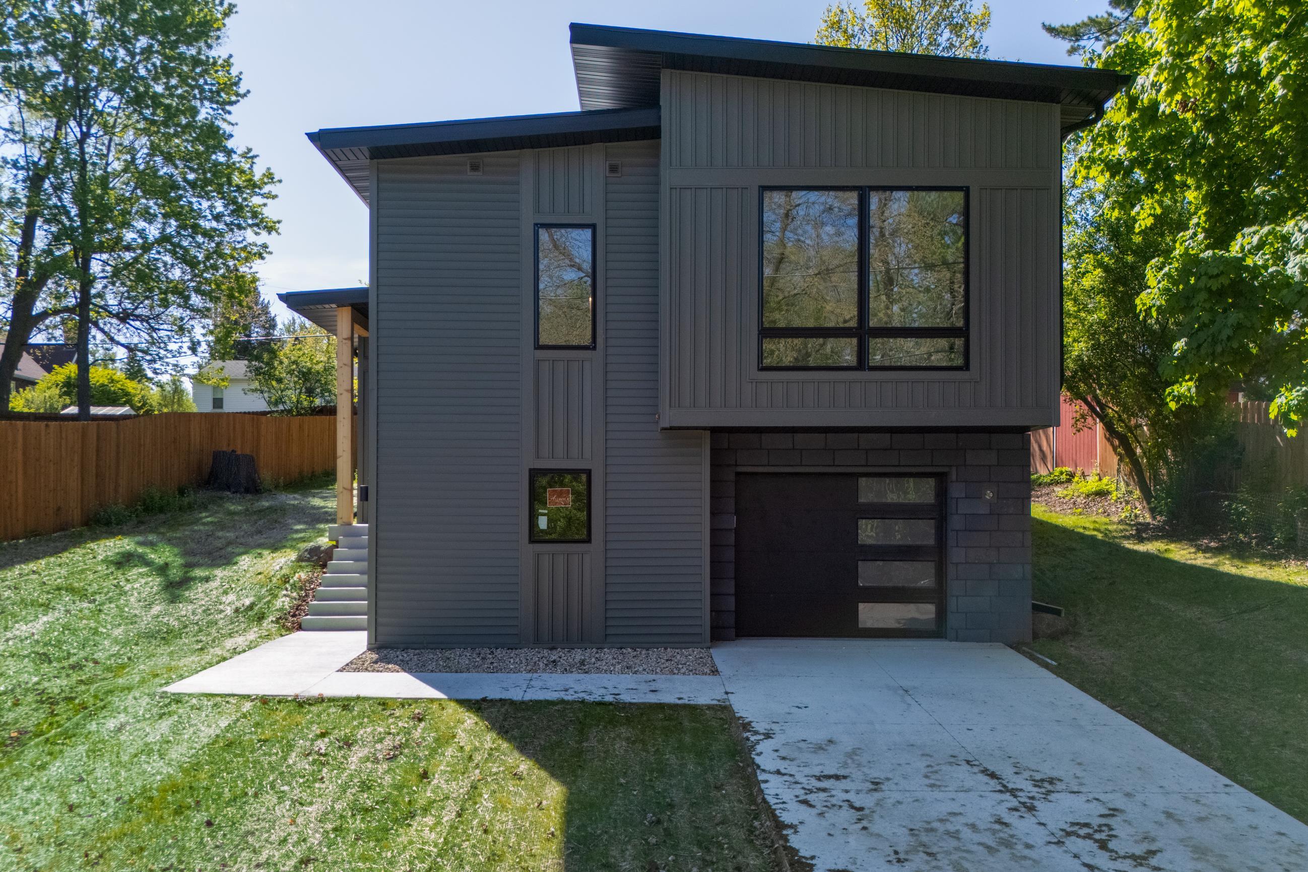 105 E Lakeview Avenue