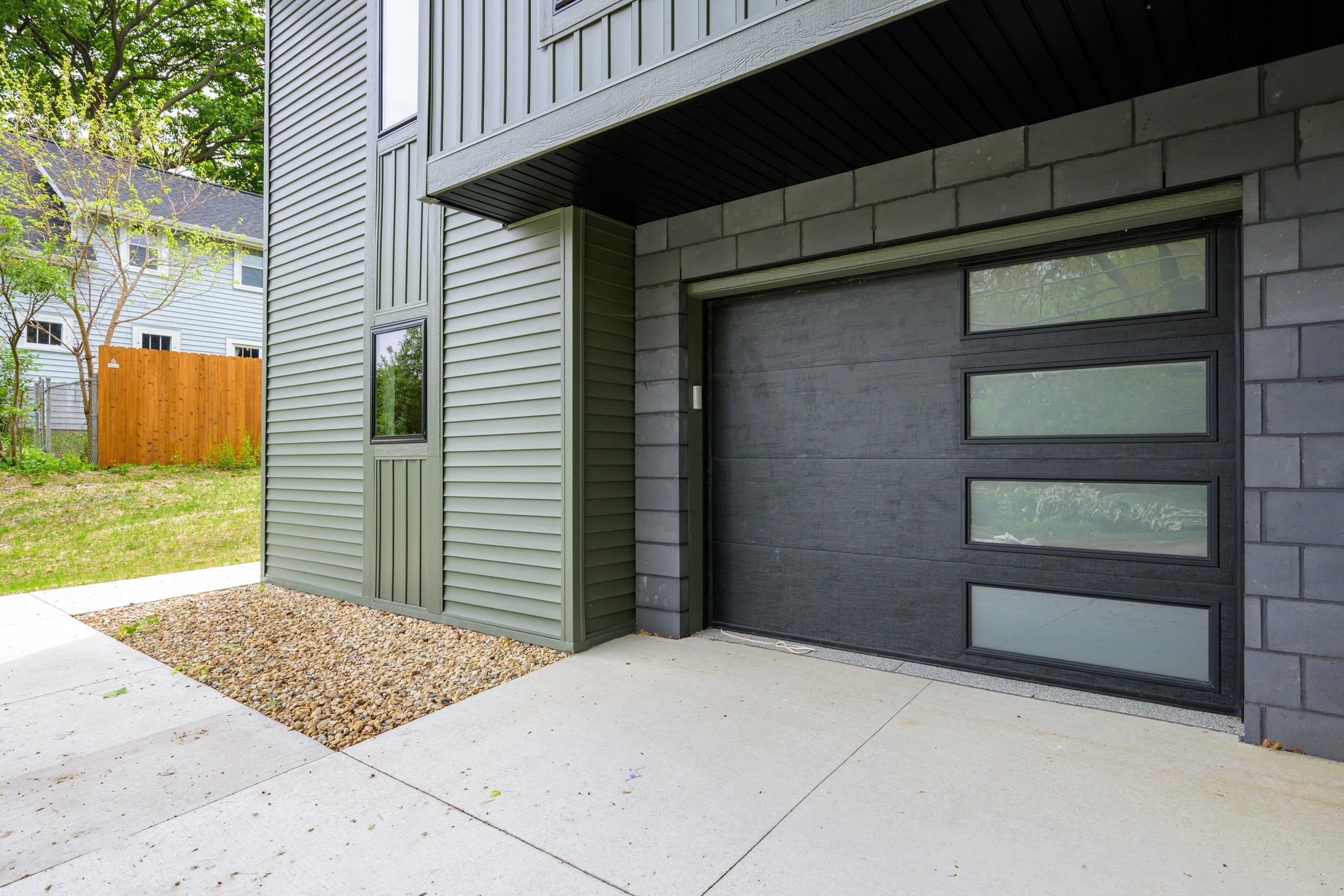 105 E Lakeview Avenue