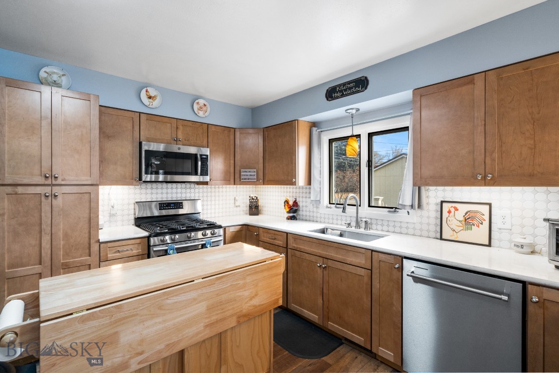 609 N Broadway Street