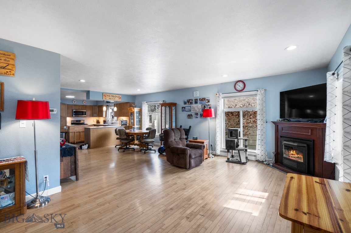 609 N Broadway Street