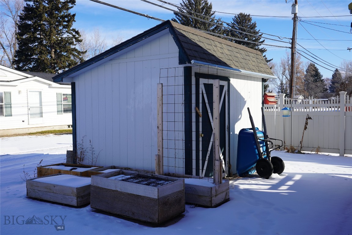 609 N Broadway Street