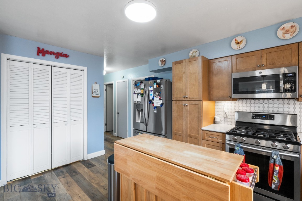609 N Broadway Street