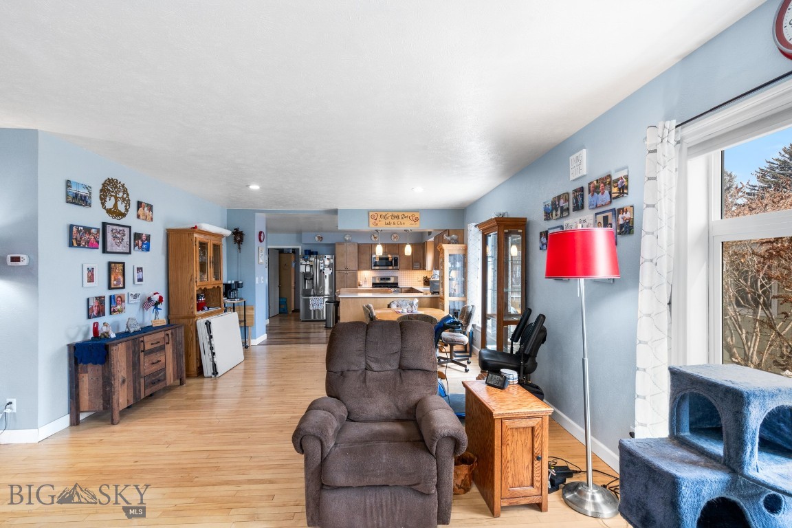 609 N Broadway Street