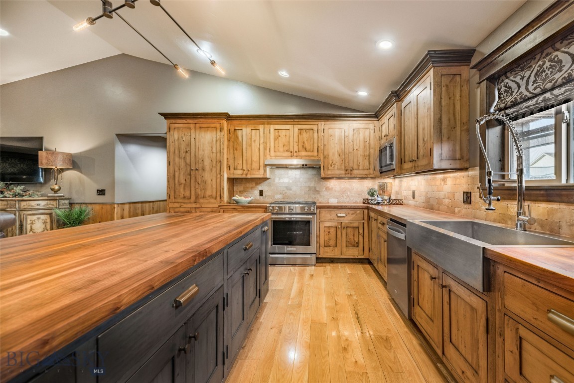 461 Cedar Wood Circle