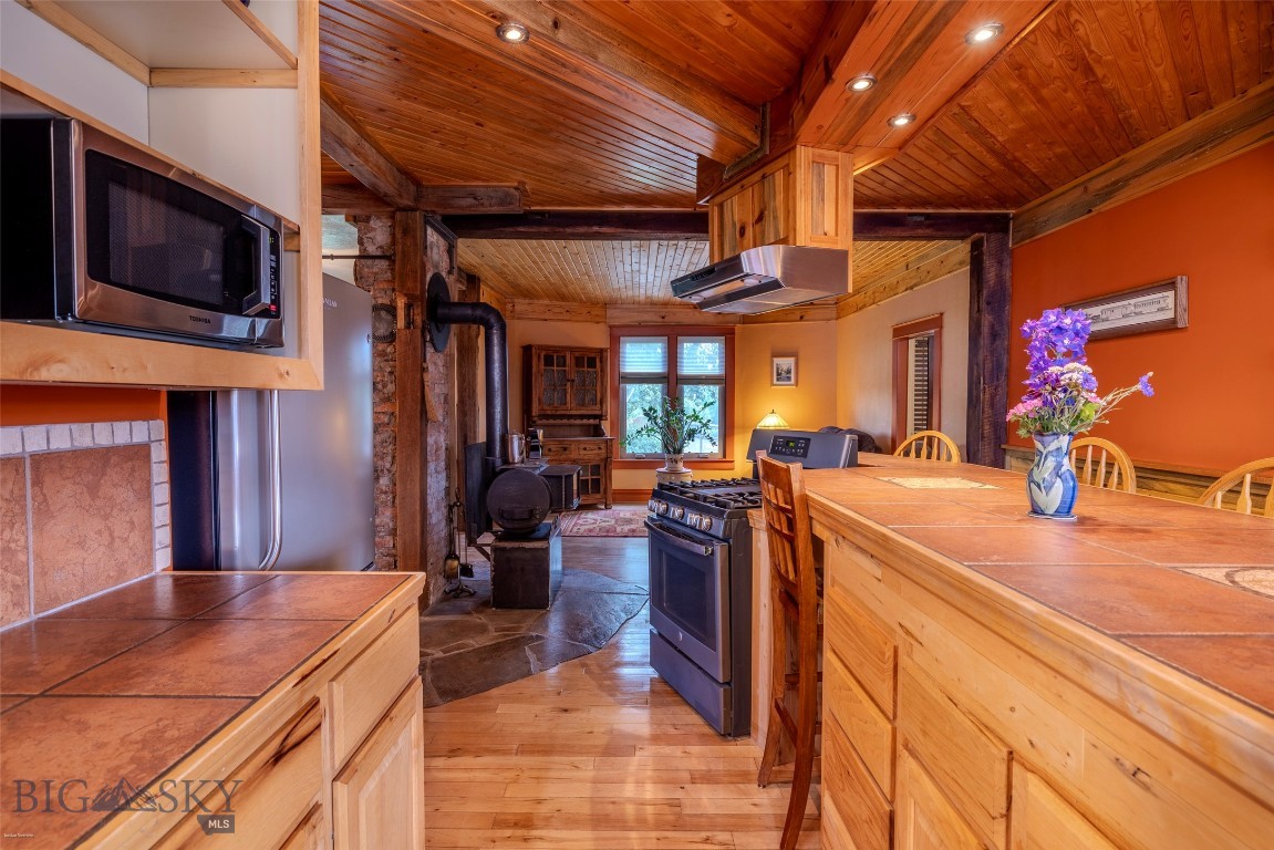 502 Table Mountain Drive