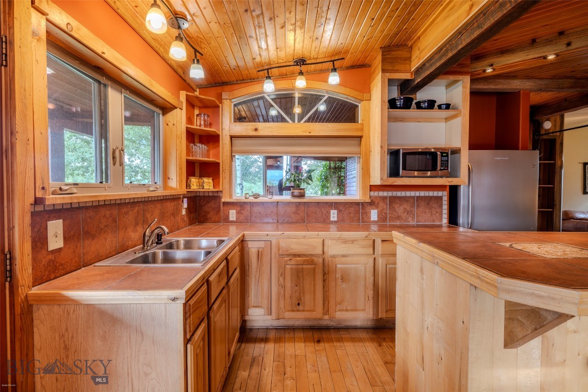 502 Table Mountain Drive