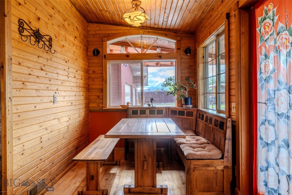 502 Table Mountain Drive