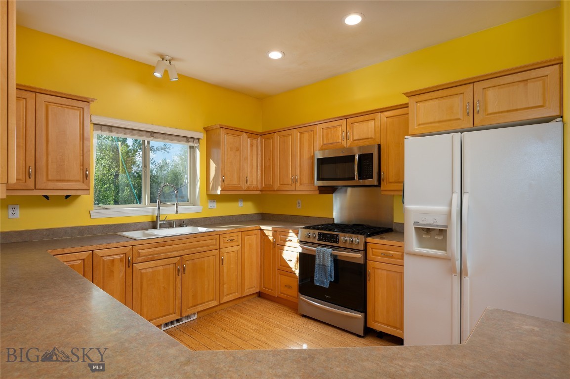 505 E Granite
