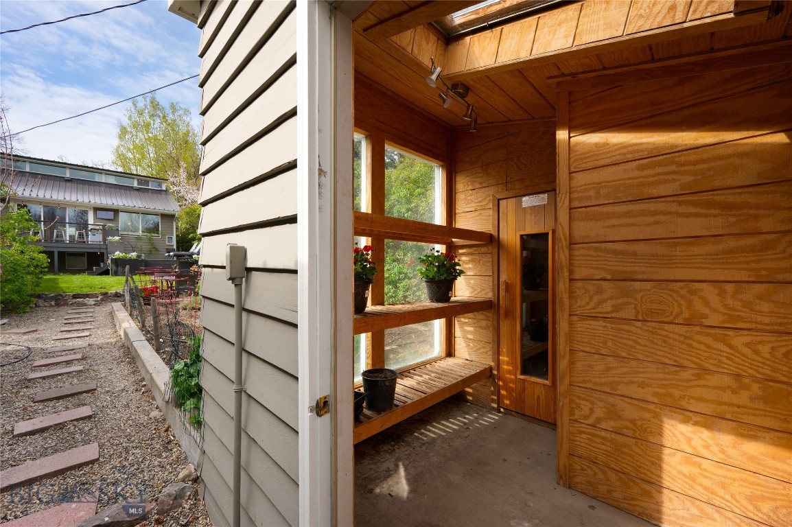 419 W Harrison