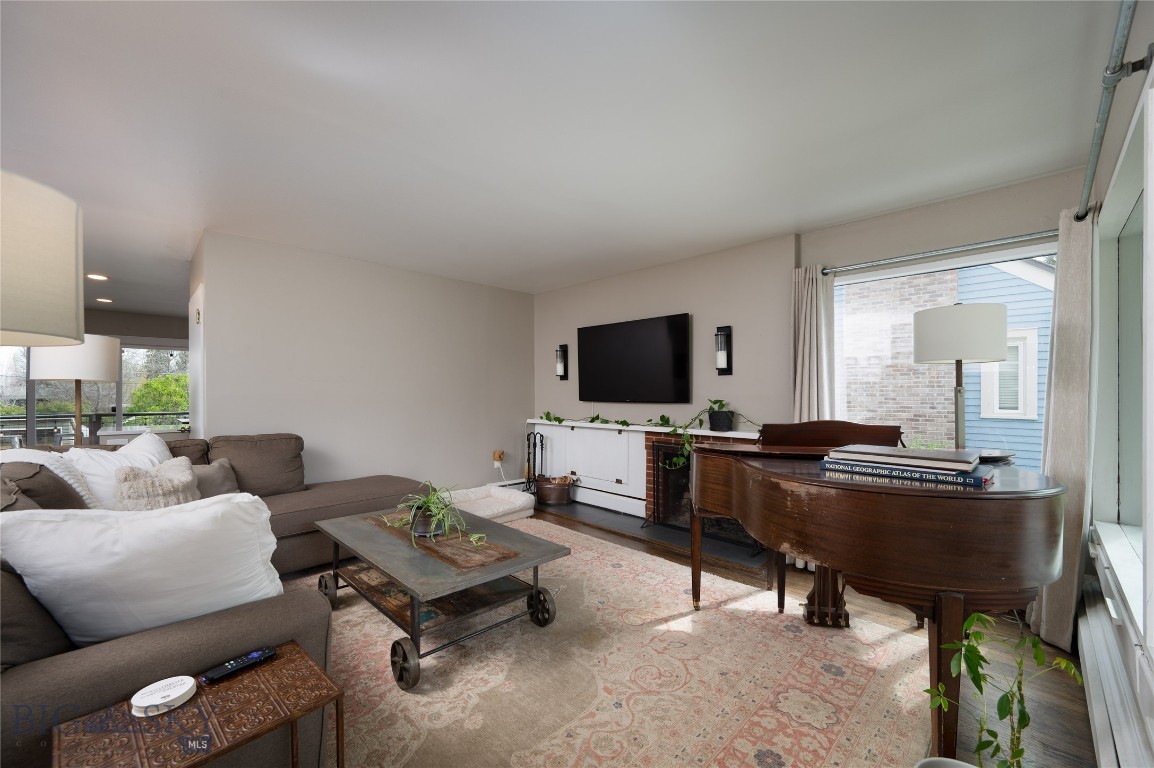 419 W Harrison