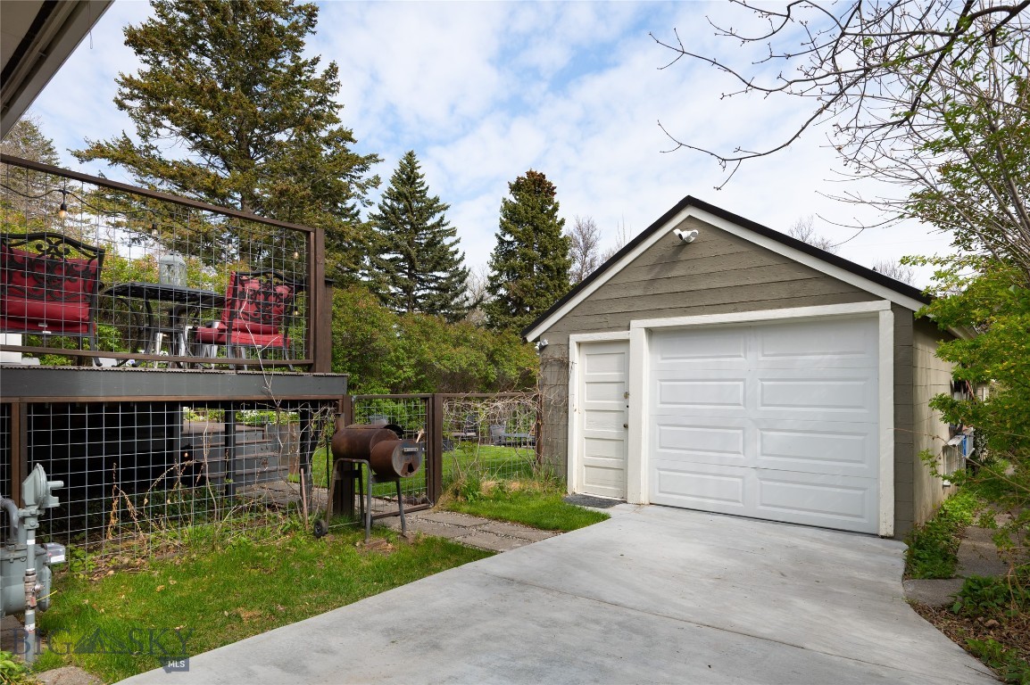 419 W Harrison