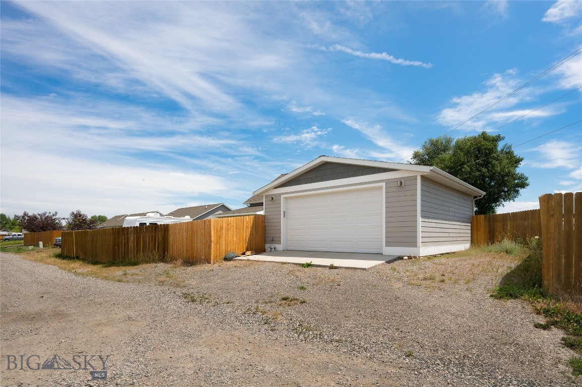 638 W Adams Street