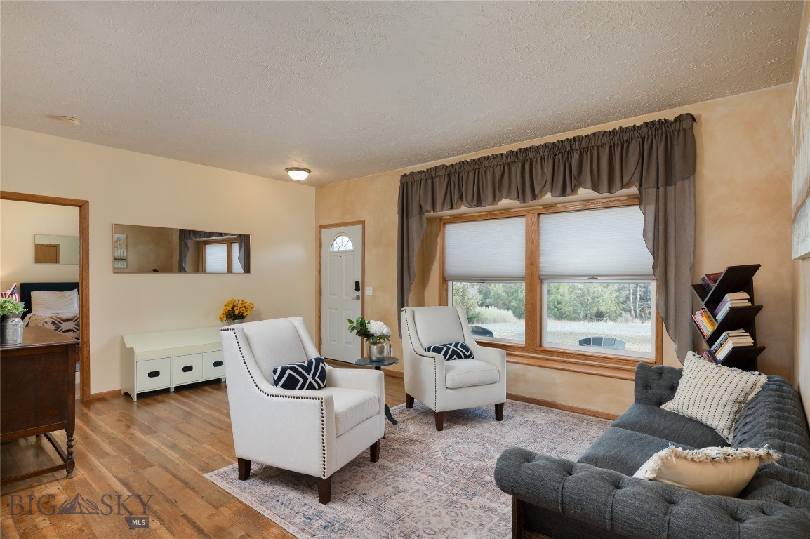 3523 Woodridge