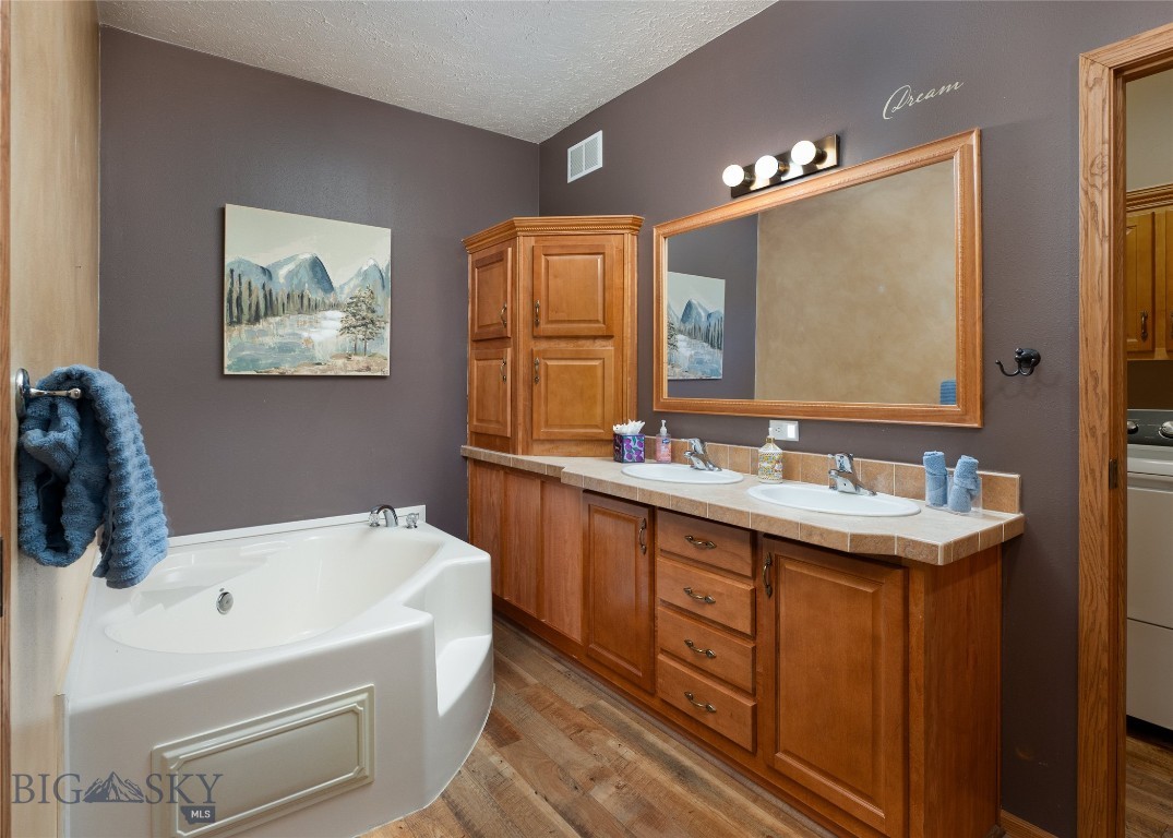 3523 Woodridge