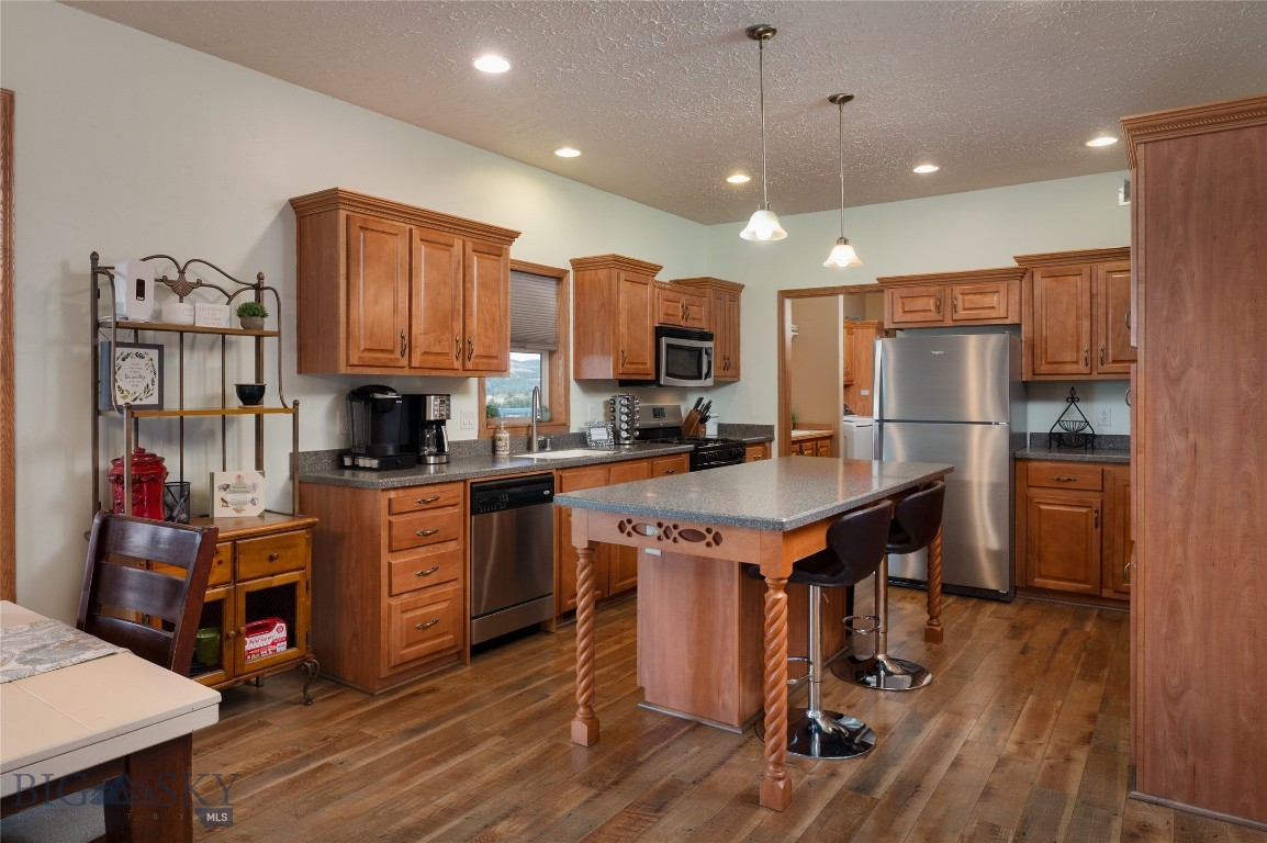 3523 Woodridge