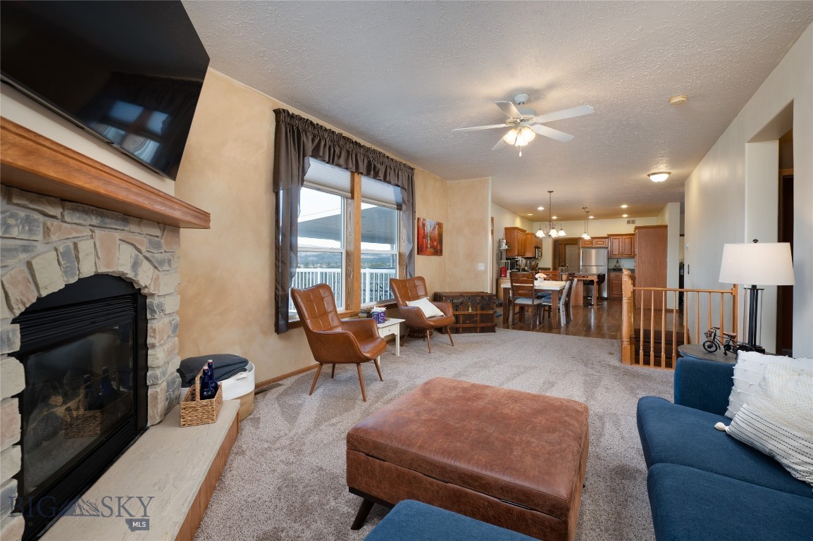3523 Woodridge