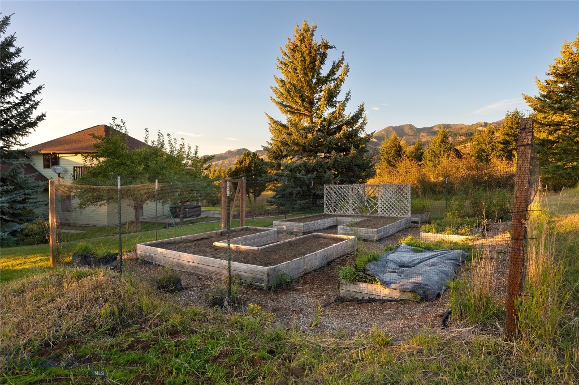 8855 Sypes Canyon