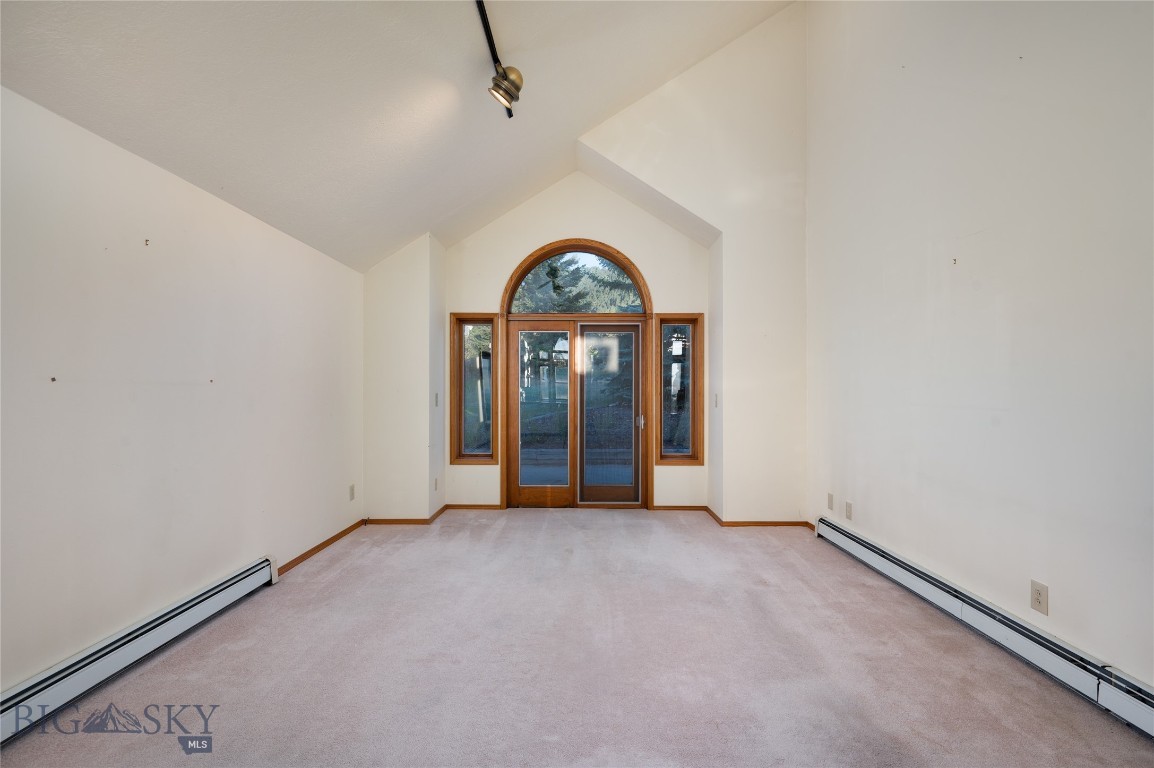 8855 Sypes Canyon