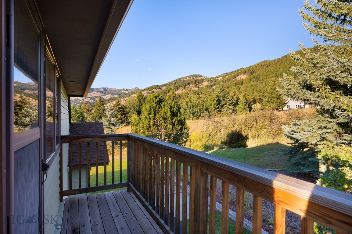 8855 Sypes Canyon