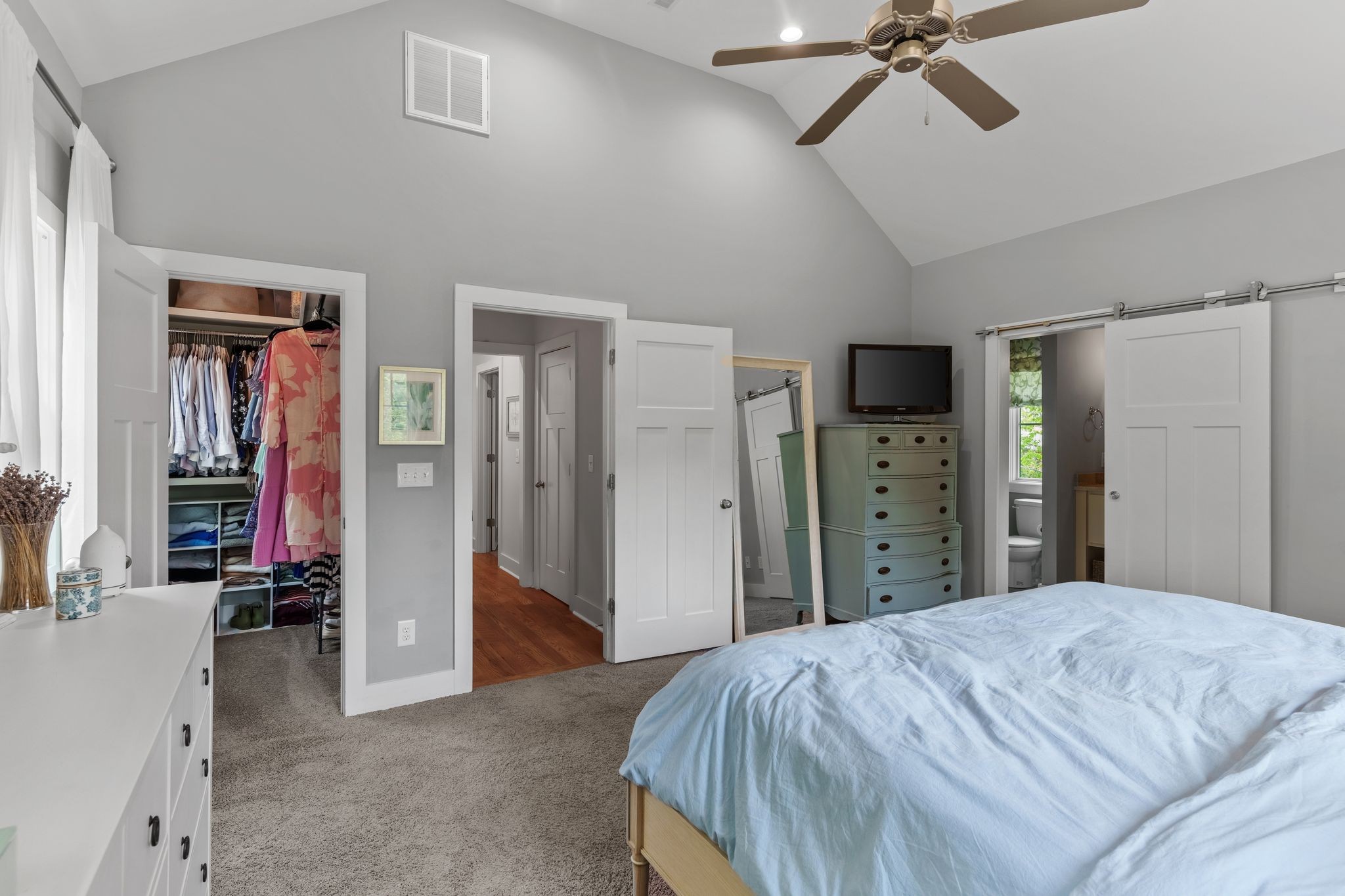 2402 Vaulx Ln