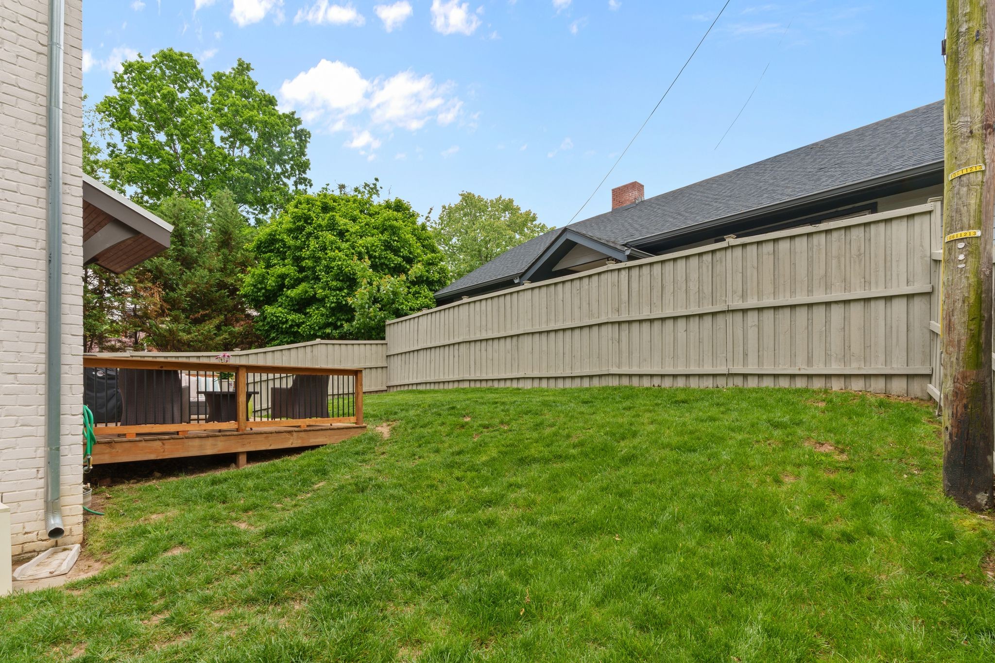 2402 Vaulx Ln
