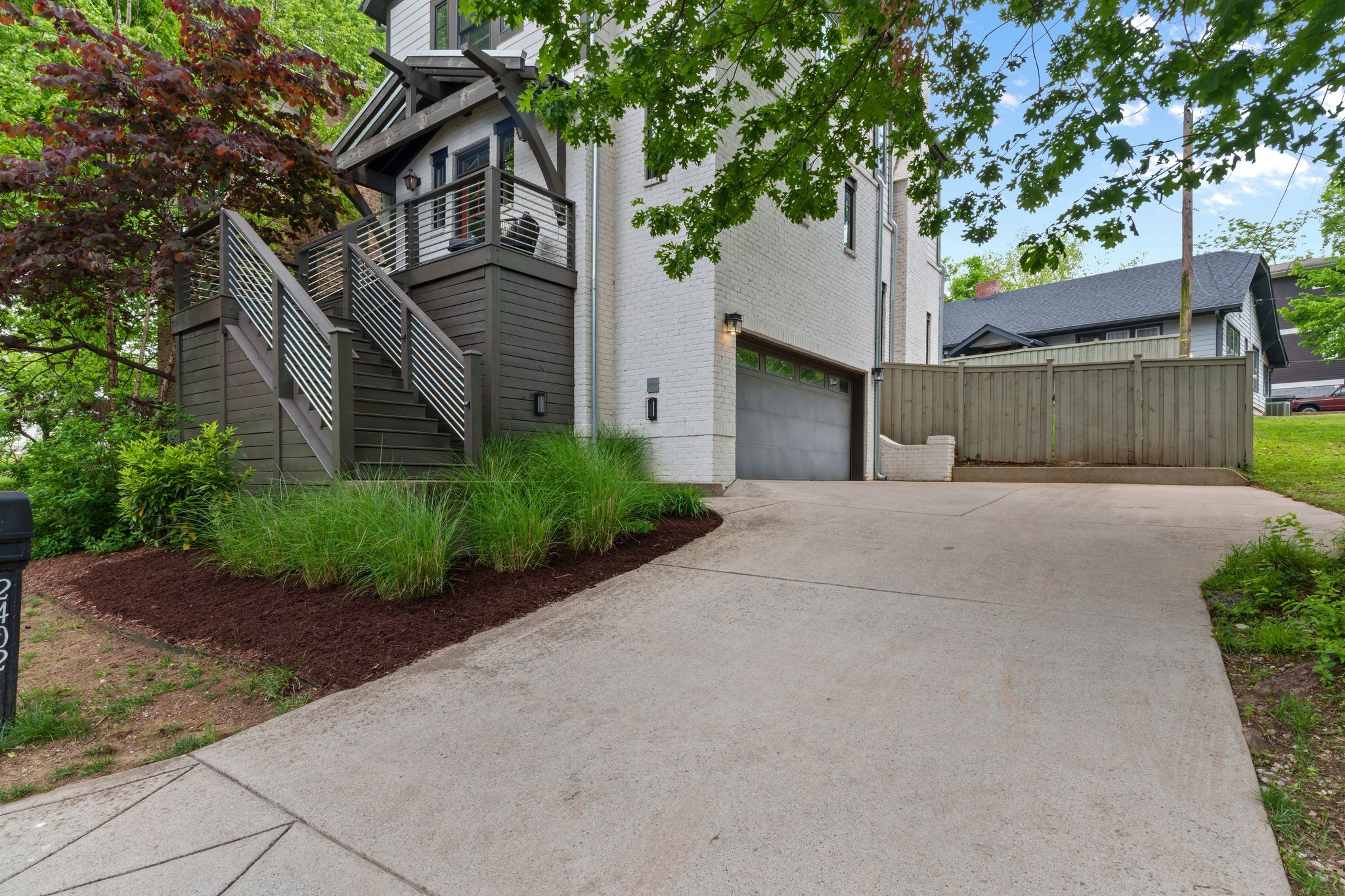 2402 Vaulx Ln